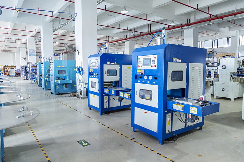 自動(dòng)滑臺(tái)坐墊高周波機(jī)